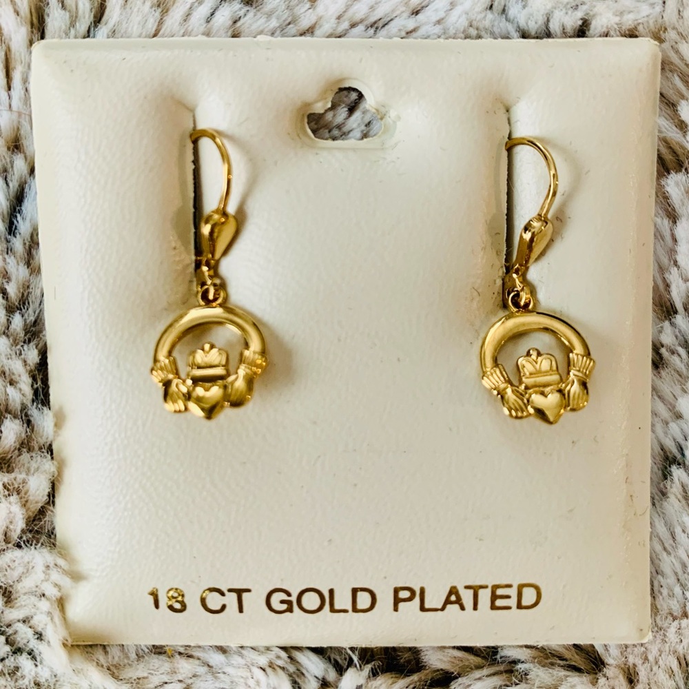 GOLD 18 CT PLATED CLADDAGH 🍀IRISH HEART WITH CROWN DROP EARRINGS NWT SOLVAR🍀